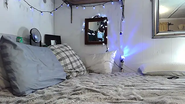 Genevieve143 online show from December 2025 08:04:02 PM