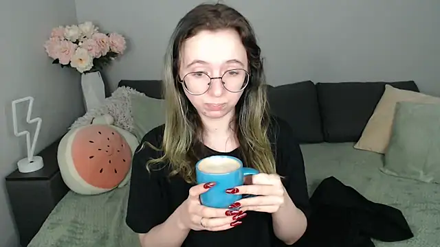 Mini Diva online show from September 2025 08:25:02 AM