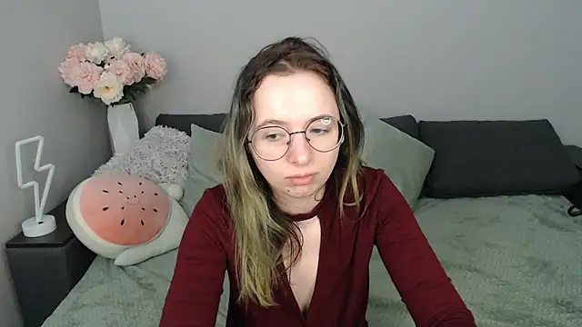 Mini Diva online show from September 2025 08:05:02 AM