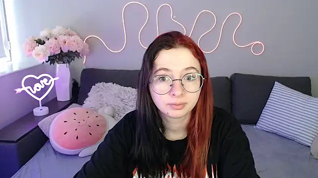 Mini Diva online show from November 2025 09:08:02 AM