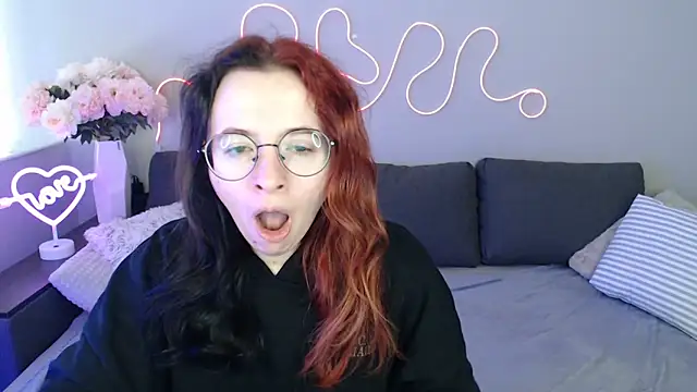 Mini Diva online show from November 2025 09:08:01 AM