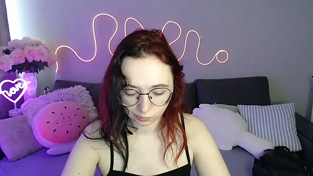 Snapshot of Mini_Diva chatting on June 2026 08:12:02 AM Mini Diva online show from June 2026 08:12:02 AM
