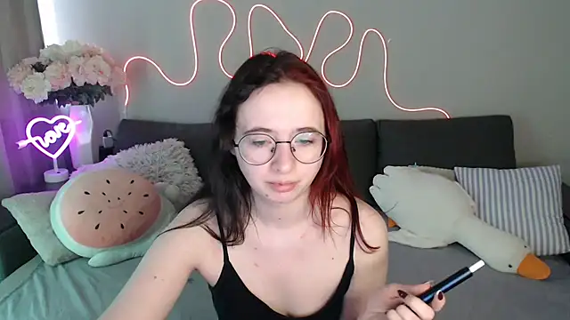 Snapshot of Mini_Diva chatting on June 2026 08:13:01 AM Mini Diva online show from June 2026 08:13:01 AM