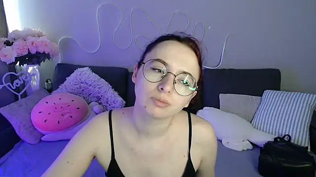 Snapshot of Mini_Diva chatting on June 2026 08:15:01 AM Mini Diva online show from June 2026 08:15:01 AM