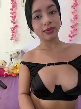 Snapshot of AliceJovovich chatting on December 2024 10:56:02 AM AliceJovovich online show from December 2024 10:56:02 AM