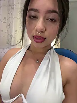 Snapshot of AliceJovovich chatting on December 2024 10:43:01 AM AliceJovovich online show from December 2024 10:43:01 AM