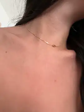 Snapshot of AliceJovovich chatting on September 2025 11:10:01 AM AliceJovovich online show from September 2025 11:10:01 AM