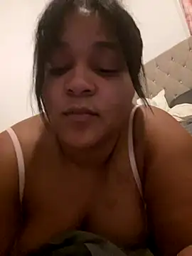 Snapshot of yourfavlightskinn chatting on November 2025 10:53:02 PM yourfavlightskinn online show from November 2025 10:53:02 PM