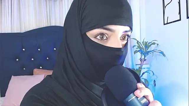 Uzra hayed online show from November 2025 08:18:01 PM