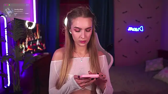 Kamila icee online show from October 2025 07:19:02 PM