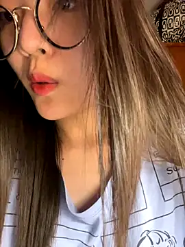 Krixxi22 online show from November 2025 05:46:02 PM