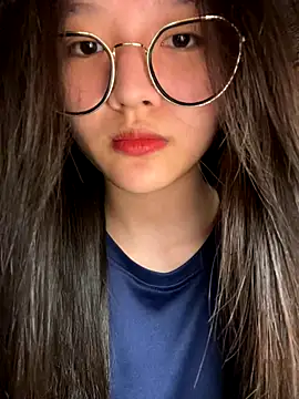 Krixxi22 online show from December 2025 02:12:02 PM