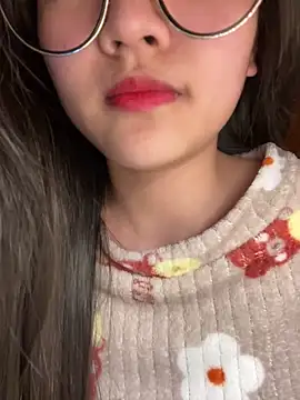 Krixxi22 online show from March 2026 04:13:02 PM