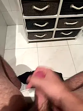 Deralboaus01 online show from November 2025 06:06:01 PM