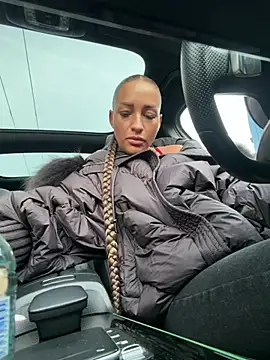 Snapshot of LovingBlondie chatting on February 2026 06:08:01 AM LovingBlondie online show from February 2026 06:08:01 AM