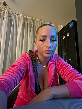 Snapshot of LovingBlondie chatting on February 2026 04:09:02 AM LovingBlondie online show from February 2026 04:09:02 AM