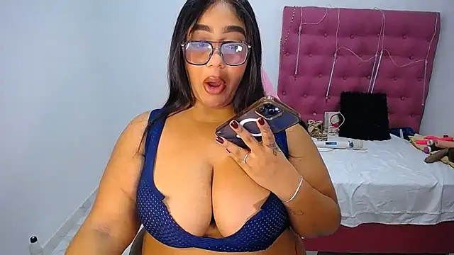 Snapshot of Mady_Kolemam chatting on July 2026 01:54:01 AM Mady Kolemam online show from July 2026 01:54:01 AM