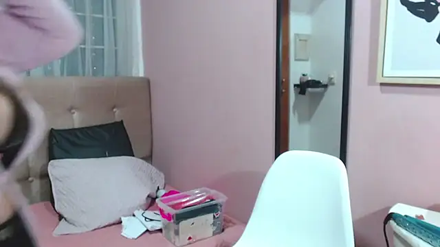 Snapshot of Alex_flair chatting on December 2024 04:31:01 AM Alex flair online show from December 2024 04:31:01 AM