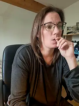 SpiceLea online show from February 2025 12:23:02 PM