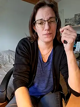 SpiceLea online show from February 2025 12:31:01 PM