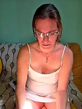 SpiceLea online show from September 2025 11:32:01 AM