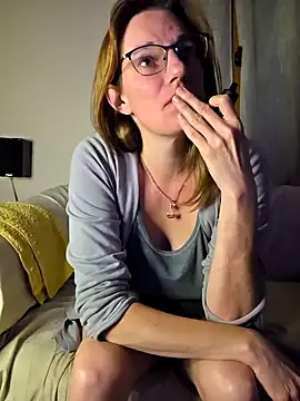 SpiceLea online show from September 2025 10:22:01 PM