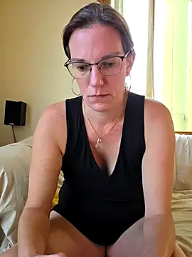 SpiceLea online show from September 2025 04:19:01 PM