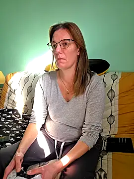 SpiceLea online show from October 2025 01:10:02 PM