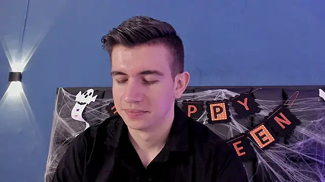 MikaelSlow online show from November 2025 04:25:01 AM