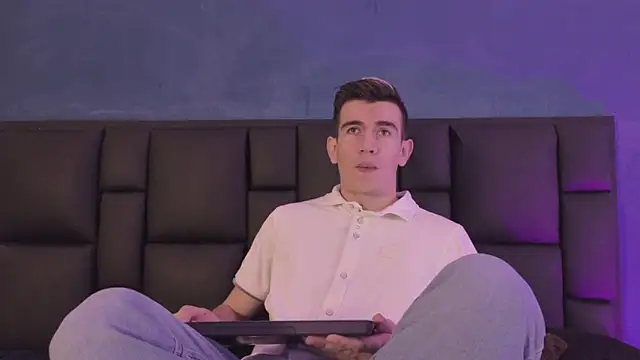 MikaelSlow online show from March 2026 04:29:01 AM