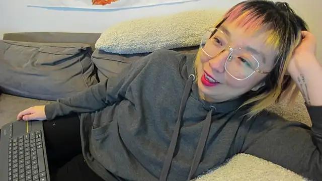 Snapshot of luxgray chatting on January 2025 01:29:01 AM luxgray online show from January 2025 01:29:01 AM