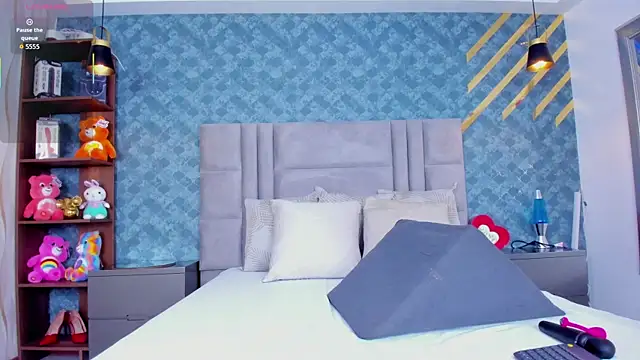 NiiaMoore online show from April 2026 07:36:01 PM