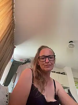KikiDenhaag online show from July 2026 11:39:02 AM