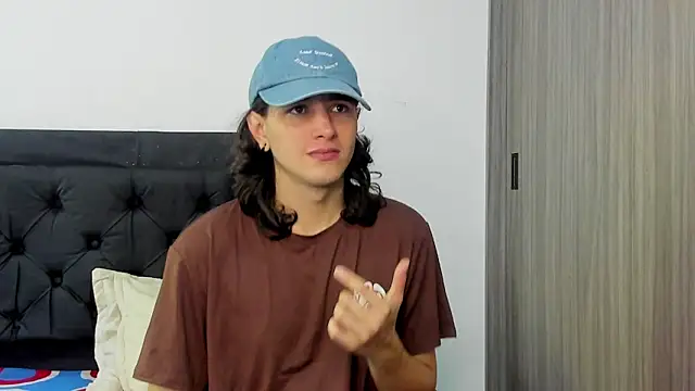 Snapshot of alex_connorr chatting on January 2025 04:03:01 PM alex connorr online show from January 2025 04:03:01 PM