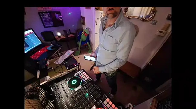 Snapshot of bibananaman chatting on March 2025 04:02:02 AM bibananaman online show from March 2025 04:02:02 AM