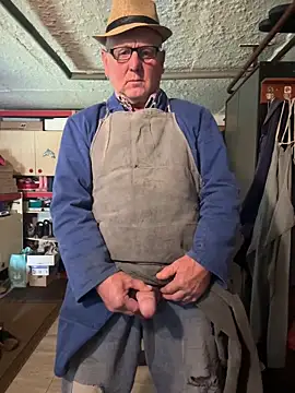 Snapshot of oldgayman chatting on September 2025 07:57:02 AM oldgayman online show from September 2025 07:57:02 AM