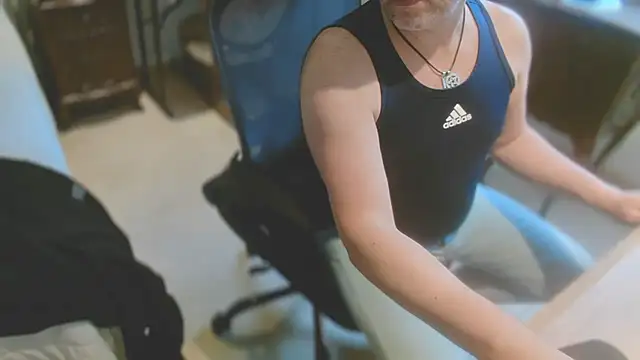 Snapshot of slzypvtpig chatting on January 2026 10:24:01 PM slzypvtpig online show from January 2026 10:24:01 PM