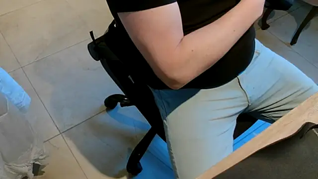 Snapshot of slzypvtpig chatting on February 2026 12:14:02 AM slzypvtpig online show from February 2026 12:14:02 AM