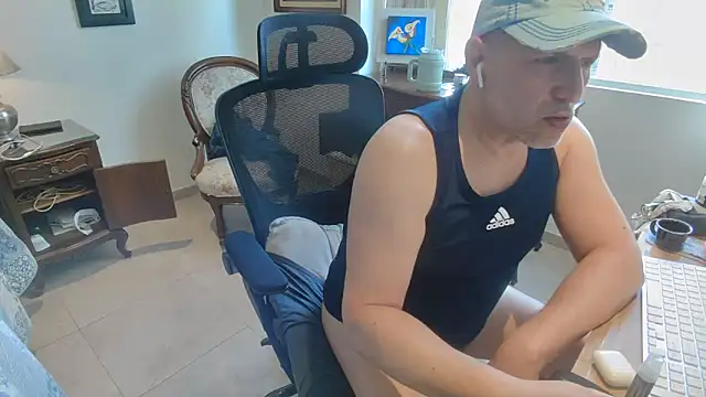 Snapshot of slzypvtpig chatting on February 2026 03:09:02 PM slzypvtpig online show from February 2026 03:09:02 PM