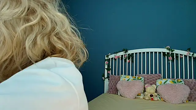 AlicePirs online show from November 2025 05:13:02 AM