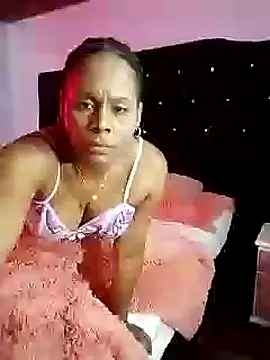 Snapshot of Camille_rose_ chatting on February 2025 09:59:01 PM Camille rose online show from February 2025 09:59:01 PM