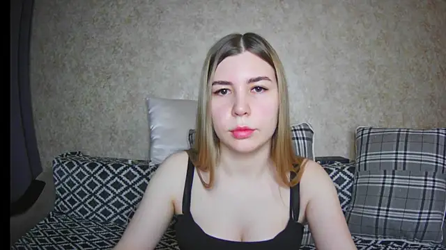 Snapshot of ElllaNuar chatting on December 2024 02:41:02 AM ElllaNuar online show from December 2024 02:41:02 AM