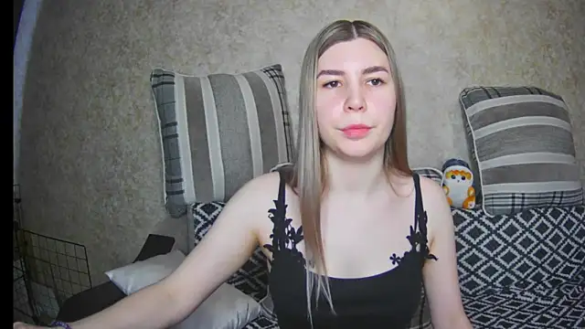 Snapshot of ElllaNuar chatting on March 2025 04:40:02 AM ElllaNuar online show from March 2025 04:40:02 AM