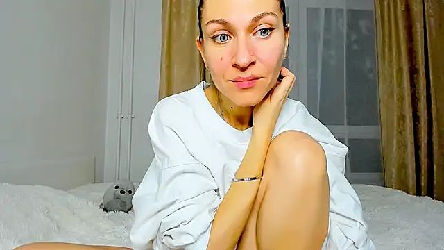 Mona Cruz online show from February 2025 07:36:01 PM