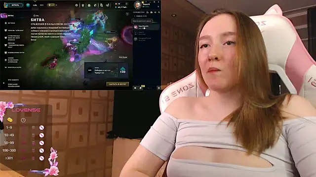 MoonlishSiren online show from October 2025 06:27:02 PM