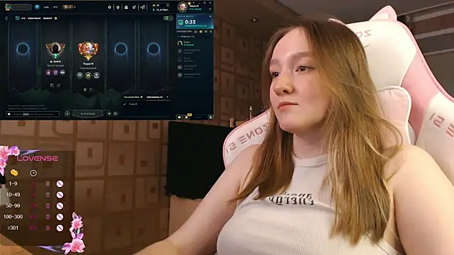 MoonlishSiren online show from October 2025 08:53:02 PM