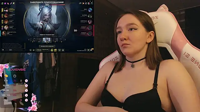 MoonlishSiren online show from December 2025 08:16:02 PM