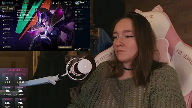 MoonlishSiren online show from March 2026 09:47:02 PM