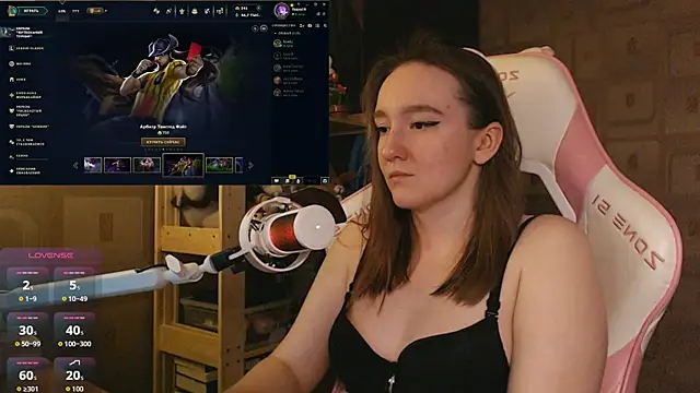 Snapshot of MoonlishSiren chatting on July 2026 09:06:02 PM MoonlishSiren online show from July 2026 09:06:02 PM