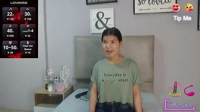Snapshot of SophiaMeyerst chatting on May 2026 12:54:01 PM SophiaMeyerst online show from May 2026 12:54:01 PM